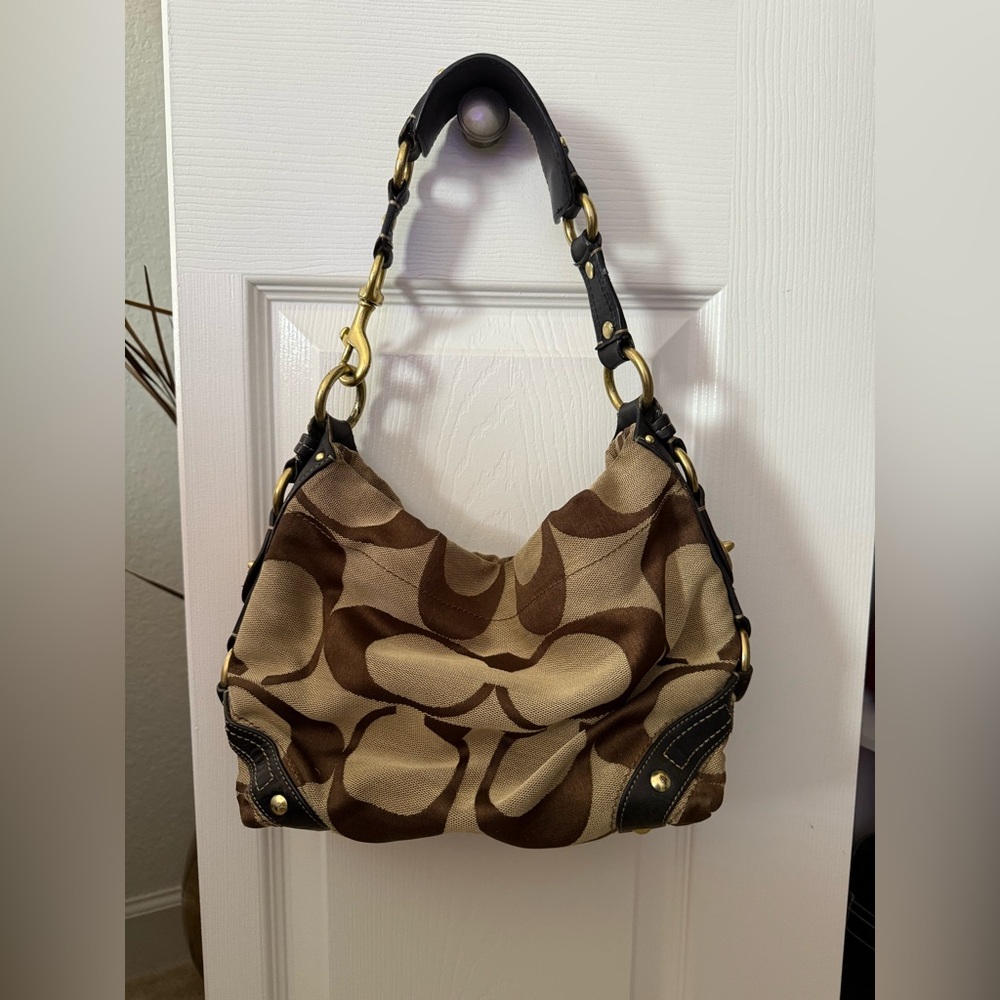 Vintage hobo style authentic coach bag.